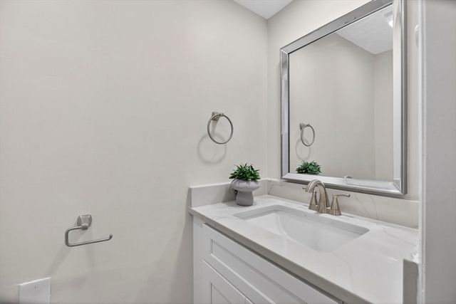 79 Kaveney St, Chicopee, MA 01020