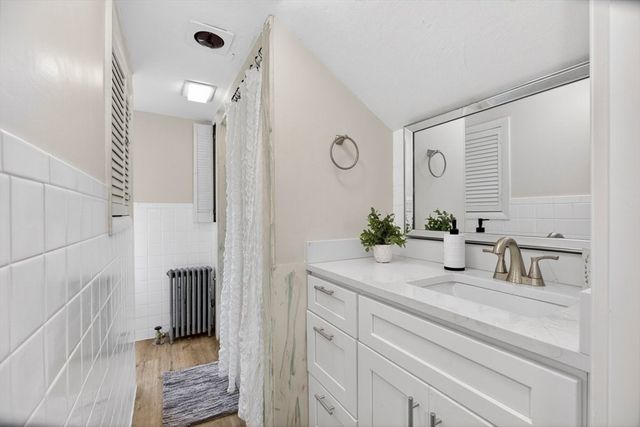 79 Kaveney St, Chicopee, MA 01020