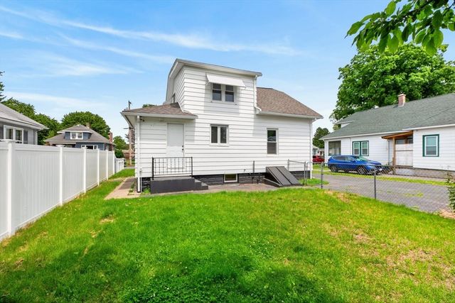 79 Kaveney St, Chicopee, MA 01020