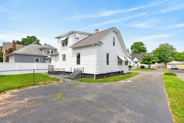 79 Kaveney St, Chicopee, MA 01020