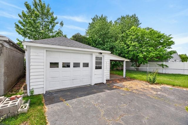 79 Kaveney St, Chicopee, MA 01020