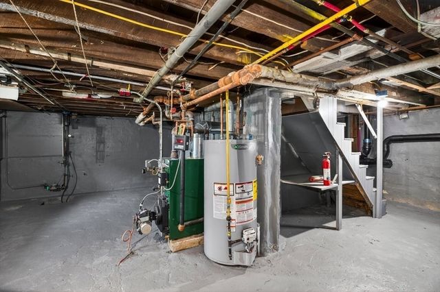 79 Kaveney St, Chicopee, MA 01020