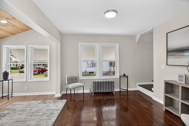 79 Kaveney St, Chicopee, MA 01020