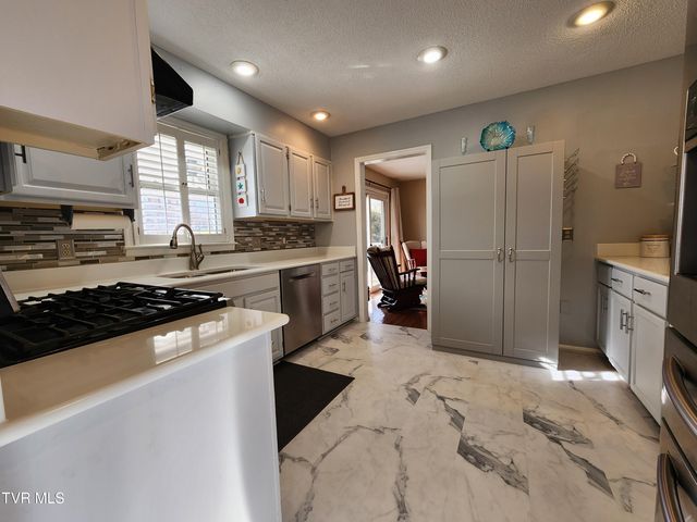 15512 Woodstone Circle, Bristol, VA 24202