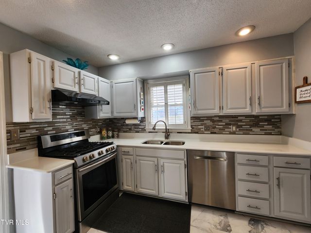 15512 Woodstone Circle, Bristol, VA 24202