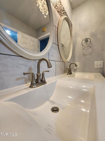 15512 Woodstone Circle, Bristol, VA 24202