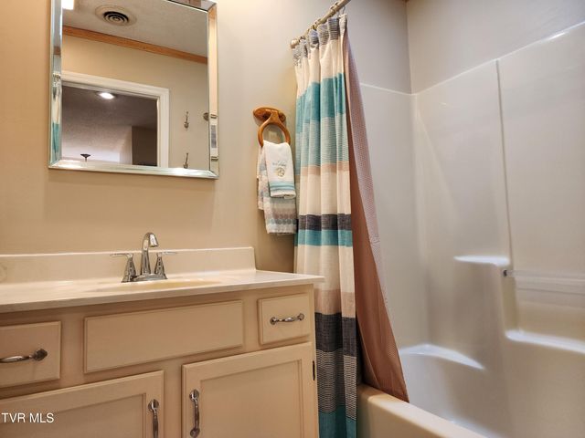 15512 Woodstone Circle, Bristol, VA 24202