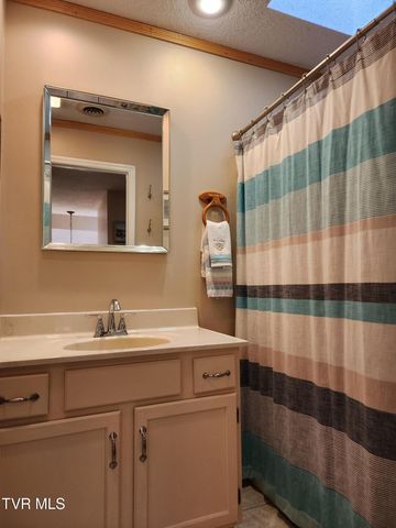 15512 Woodstone Circle, Bristol, VA 24202