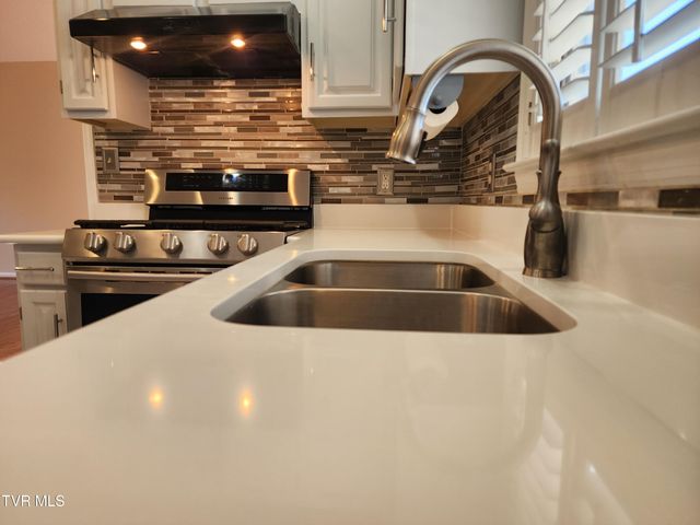 15512 Woodstone Circle, Bristol, VA 24202