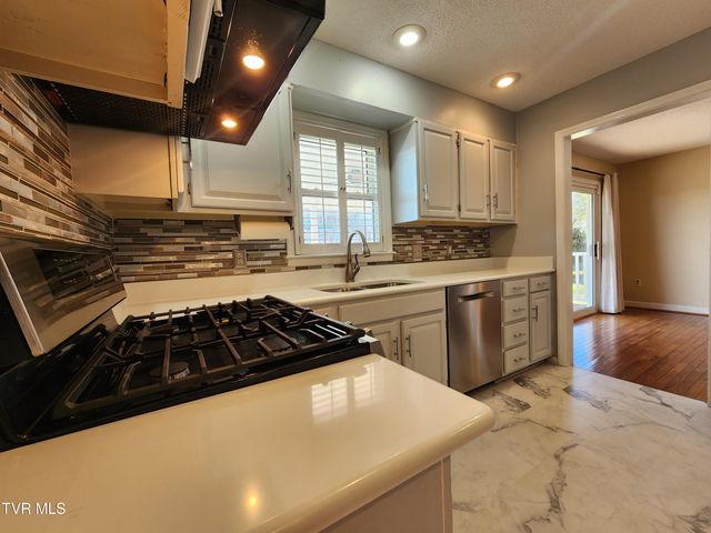 15512 Woodstone Circle, Bristol, VA 24202