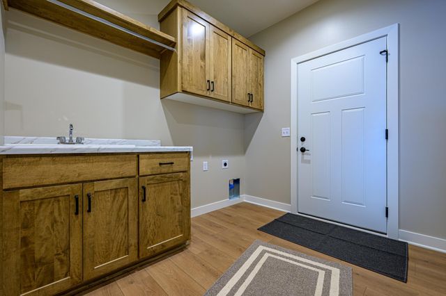 1308 Sherwood Street SE, Hutchinson, MN 55350