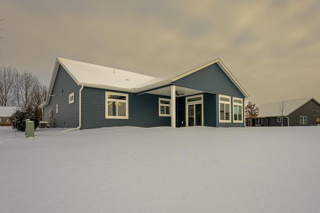 1308 Sherwood Street SE, Hutchinson, MN 55350