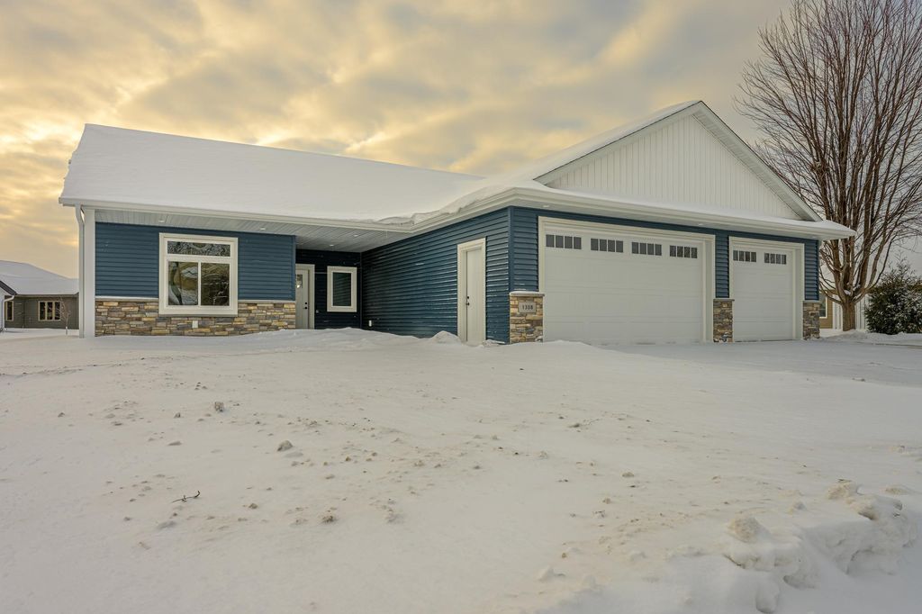 1308 Sherwood Street SE, Hutchinson, MN 55350