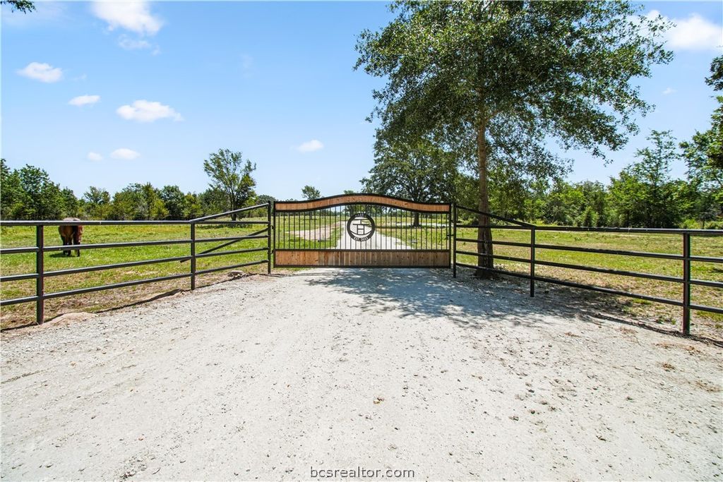 2424 Bridges Road, Normangee, TX 77871 — photo 3
