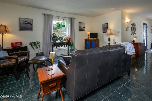 608 Church Street, Oriental, NC 28571