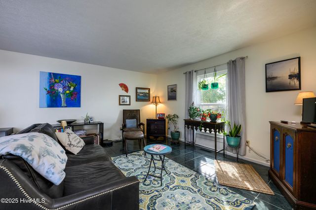 608 Church Street, Oriental, NC 28571