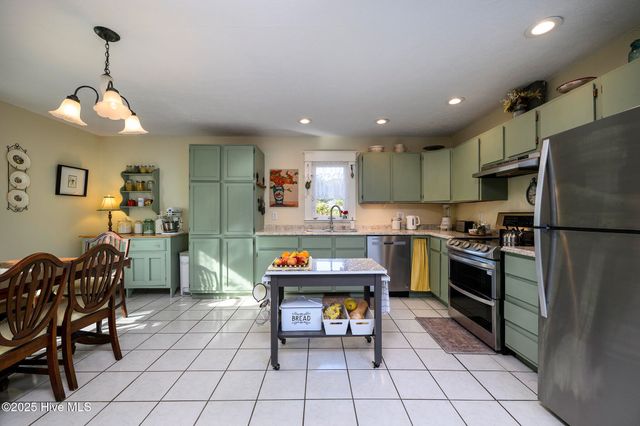 608 Church Street, Oriental, NC 28571