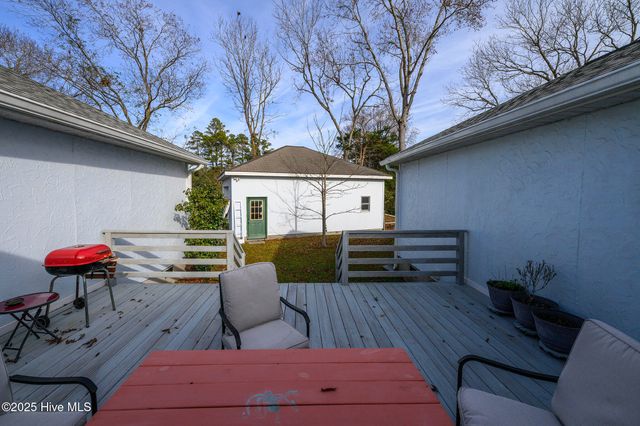 608 Church Street, Oriental, NC 28571