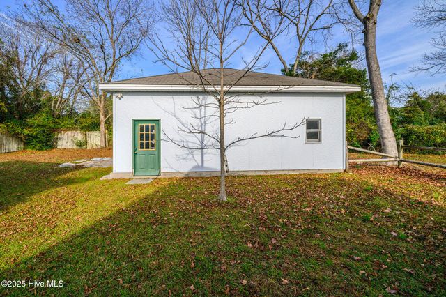 608 Church Street, Oriental, NC 28571