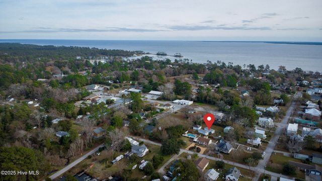 608 Church Street, Oriental, NC 28571