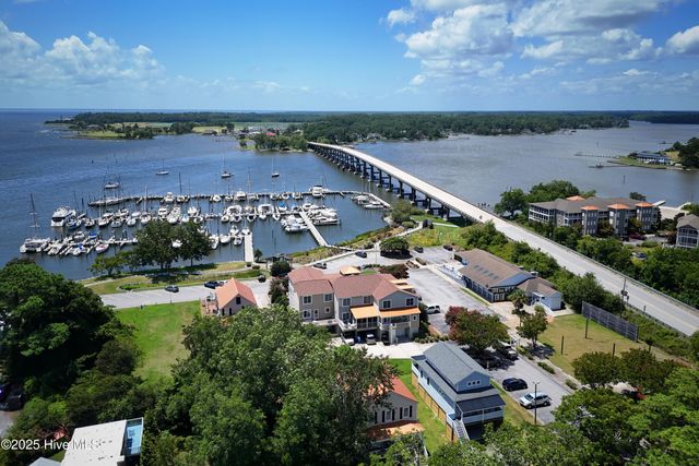 608 Church Street, Oriental, NC 28571