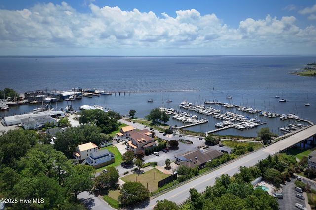 608 Church Street, Oriental, NC 28571