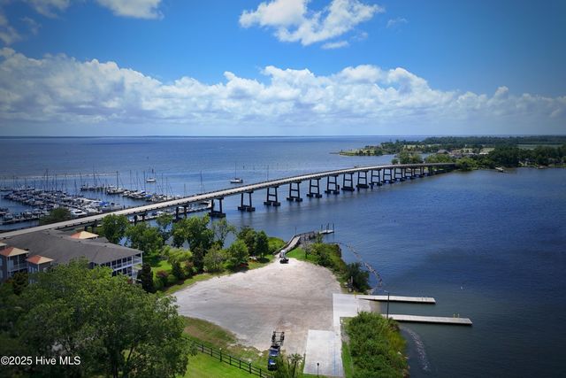 608 Church Street, Oriental, NC 28571