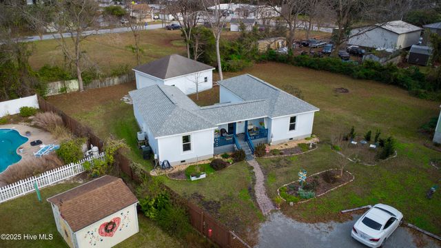 608 Church Street, Oriental, NC 28571