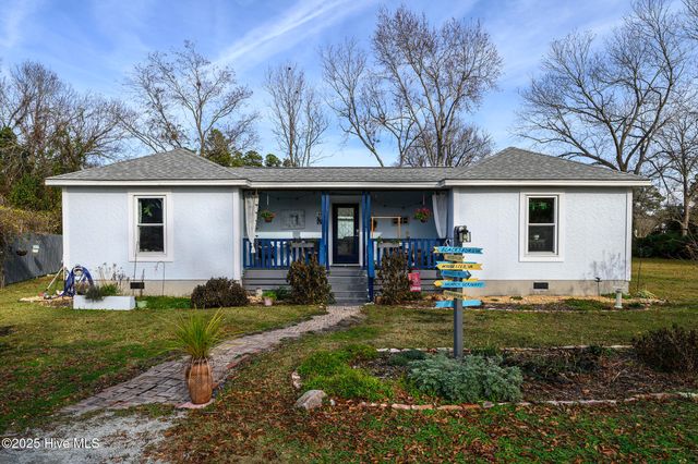 608 Church Street, Oriental, NC 28571