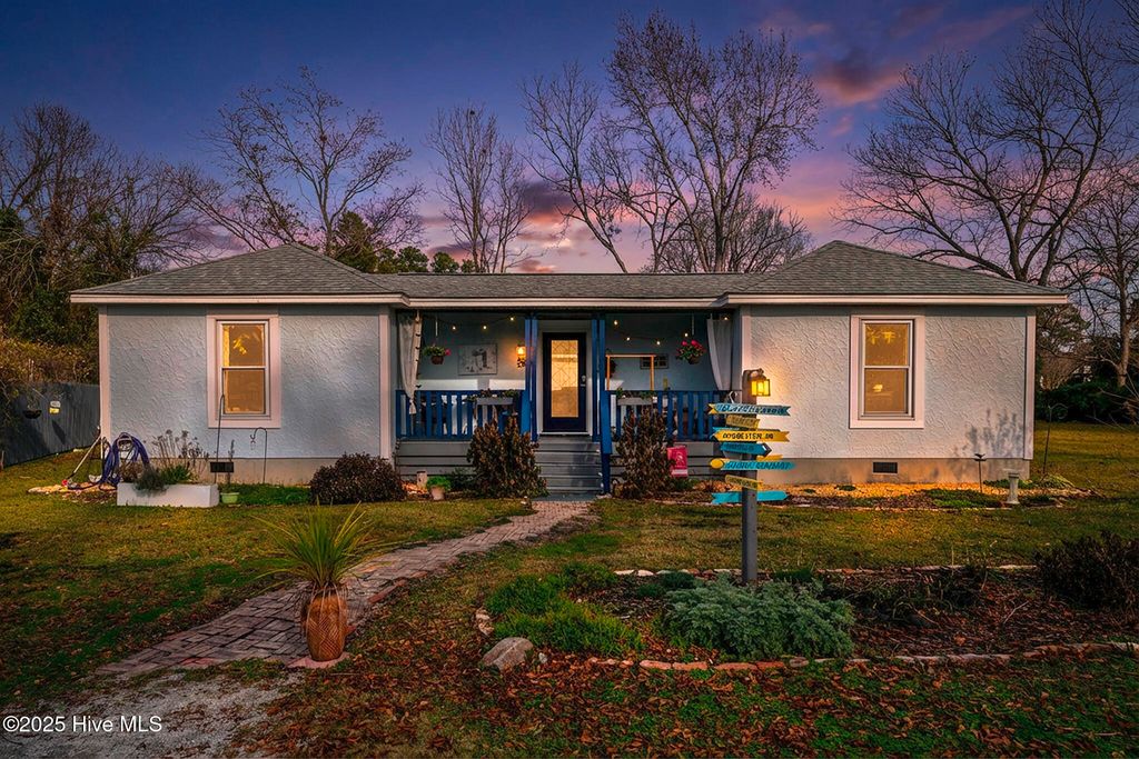 608 Church Street, Oriental, NC 28571