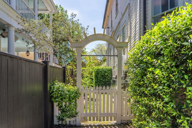 67 Warren Street, Charleston, SC 29403