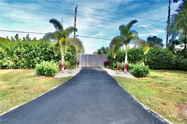 2061 Santa Barbara BLVD, Naples, FL 34116