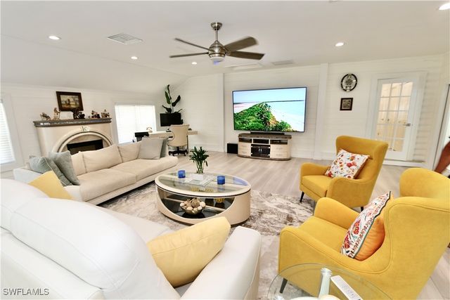 2061 Santa Barbara BLVD, Naples, FL 34116