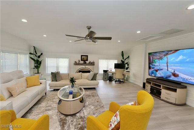 2061 Santa Barbara BLVD, Naples, FL 34116