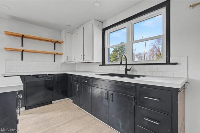 2775 S Bandy Road, Alliance, OH 44601