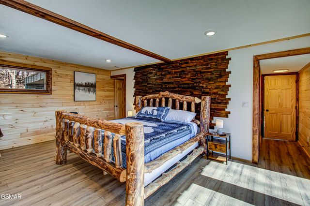 1125 Tanrac Trail, Gatlinburg, TN 37738