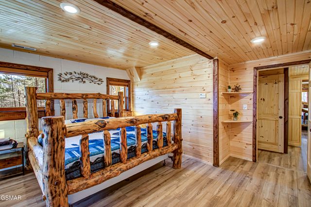 1125 Tanrac Trail, Gatlinburg, TN 37738