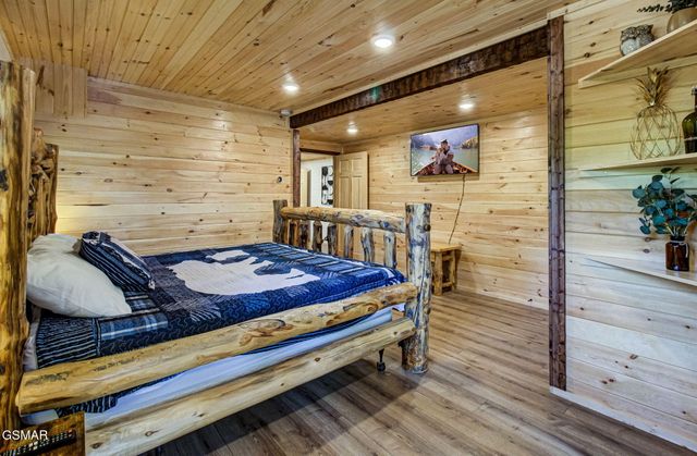 1125 Tanrac Trail, Gatlinburg, TN 37738