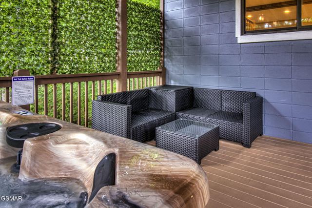 1125 Tanrac Trail, Gatlinburg, TN 37738