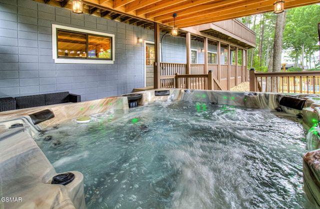 1125 Tanrac Trail, Gatlinburg, TN 37738