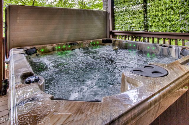 1125 Tanrac Trail, Gatlinburg, TN 37738
