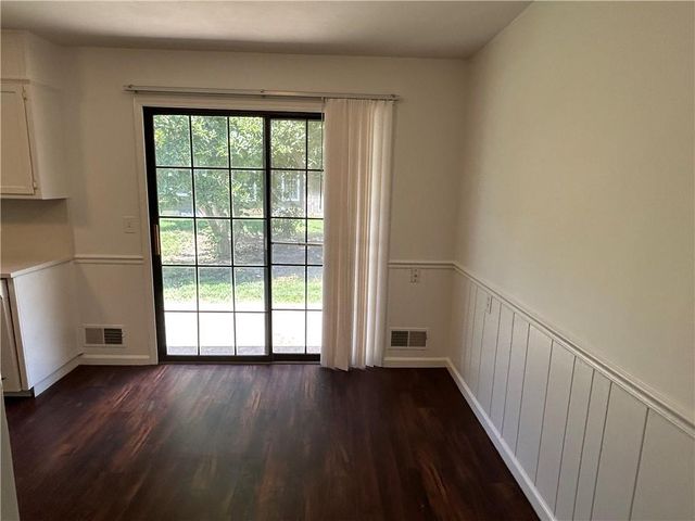 4290 Somerset Drive, Prairie Village, KS 66207