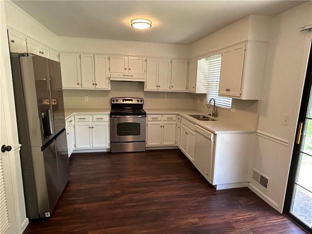 4290 Somerset Drive, Prairie Village, KS 66207