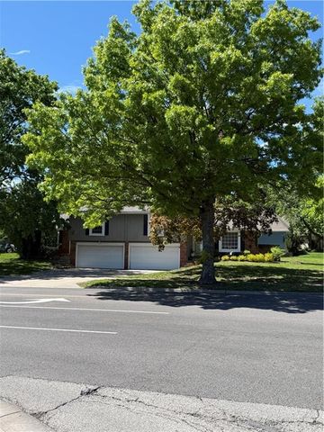 4290 Somerset Drive, Prairie Village, KS 66207