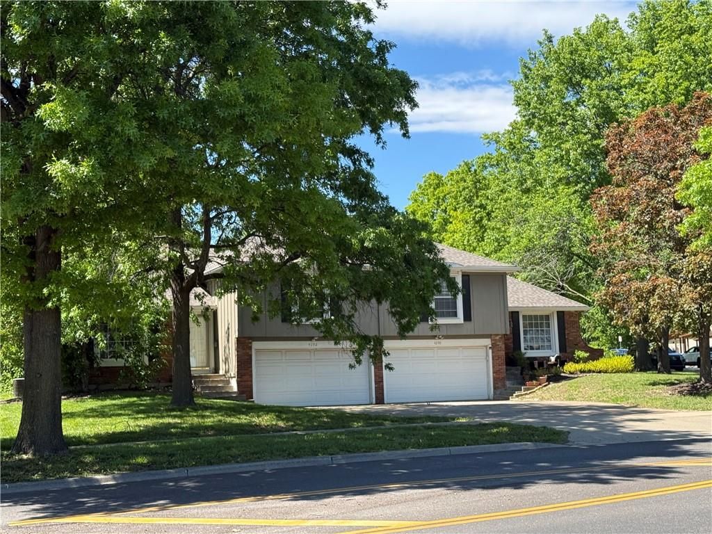 4290 Somerset Drive, Prairie Village, KS 66207