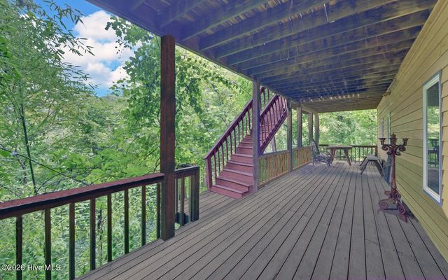 475 Rivercane Road, Brasstown, NC 28902