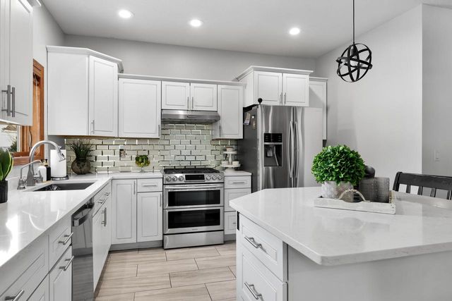 2111 Clearwater DRIVE, Onalaska, WI 54650