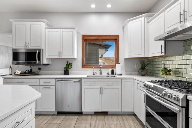 2111 Clearwater DRIVE, Onalaska, WI 54650