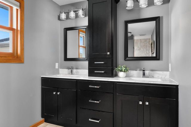 2111 Clearwater DRIVE, Onalaska, WI 54650