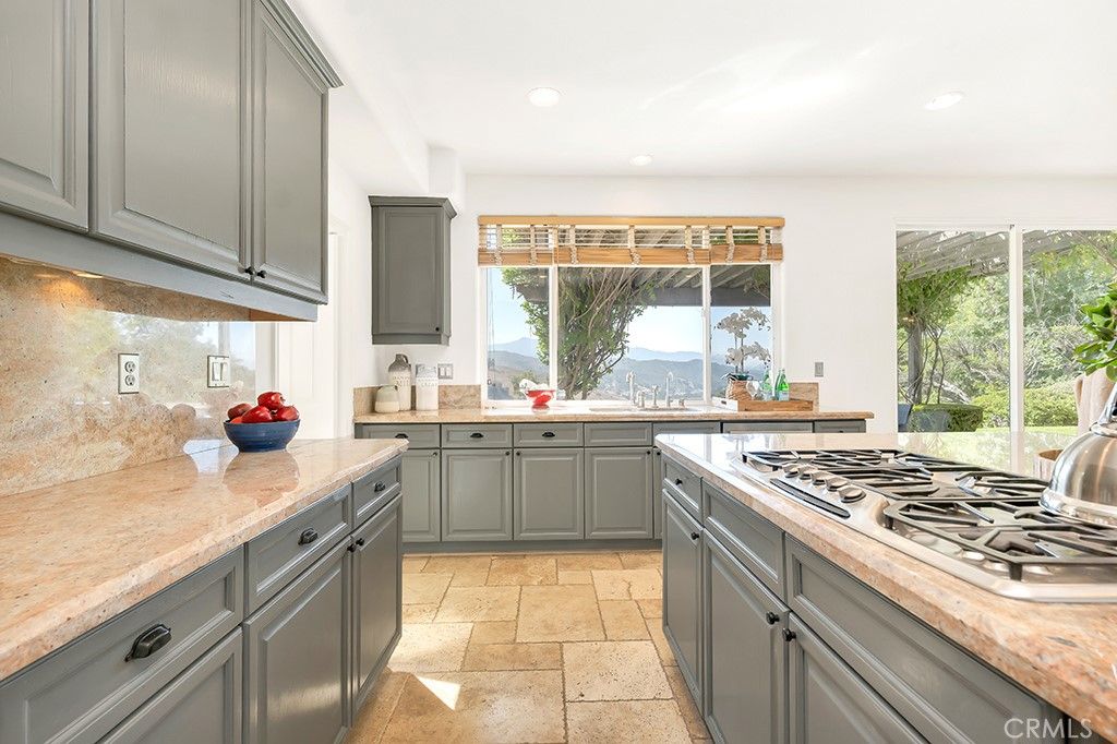 Image 16 of property listing at 3924 Davids, Agoura Hills, CA 91301